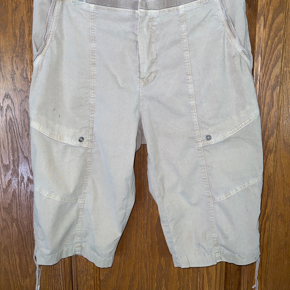 XCVI cargo shorts woman size small khaki Bermuda length